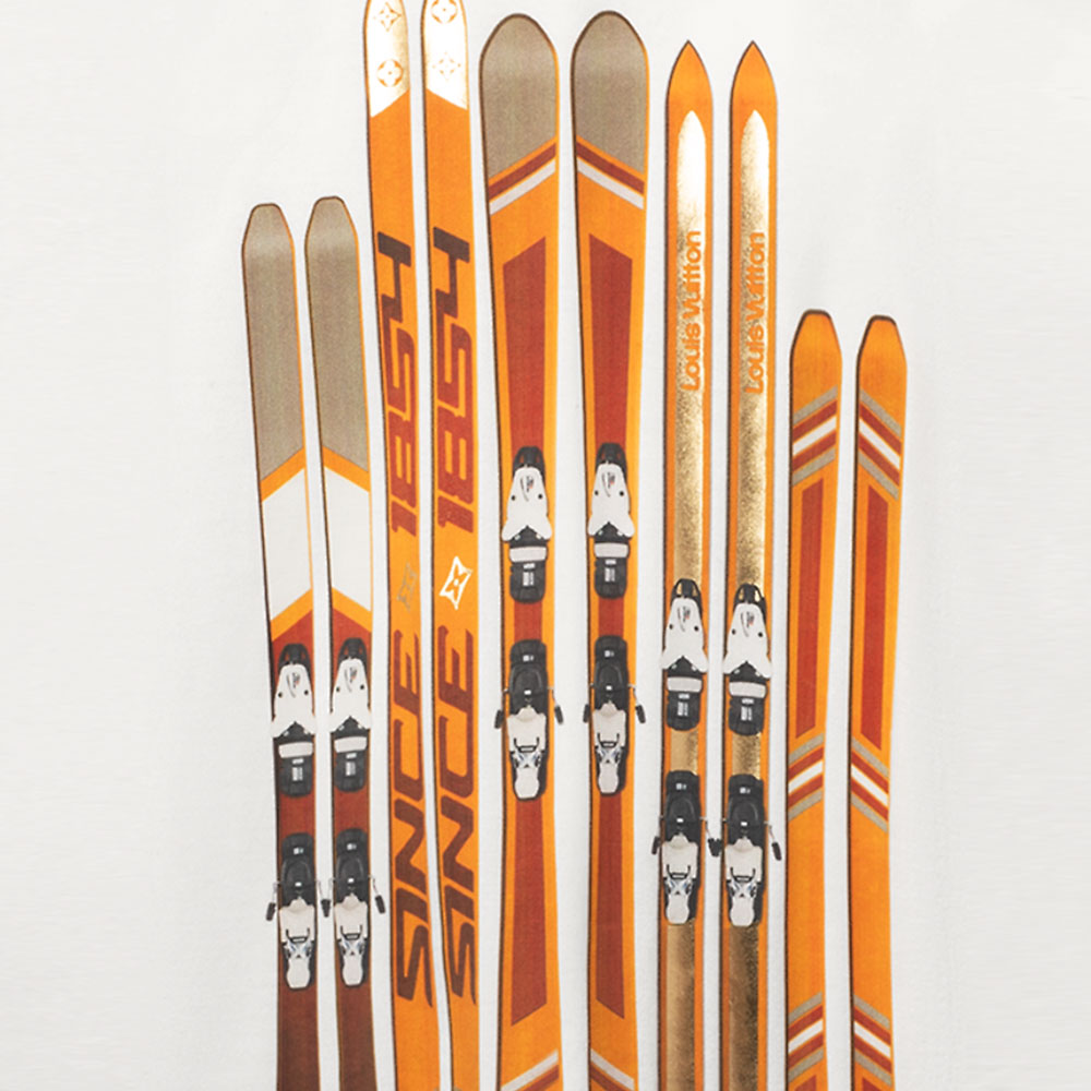 LOUIS VUITTON SKI Ski Collection FW24 Kaos Lengan Pendek Leher Bulat Bahu Jatuh Bermotif, Unisex, Putih