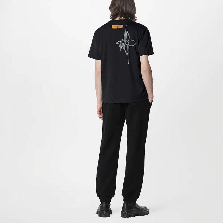 Kaos oblong lengan pendek berkerah bulat dengan motif grafis LOUIS VUITTON, unisex, warna hitam.