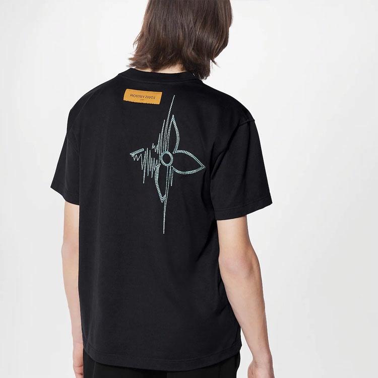 Kaos oblong lengan pendek berkerah bulat dengan motif grafis LOUIS VUITTON, unisex, warna hitam.