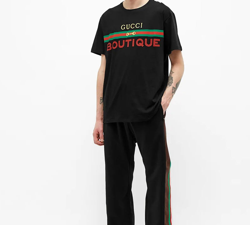 Kaos Lengan Pendek Longgar GUCCI SS20 dengan Cetakan Logo, Unisex, Hitam
