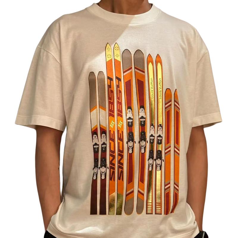 LOUIS VUITTON SKI Ski Collection FW24 Kaos Lengan Pendek Leher Bulat Bahu Jatuh Bermotif, Unisex, Putih