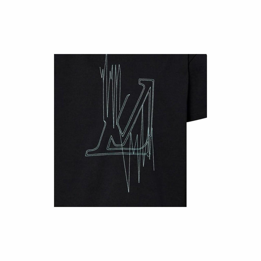 Kaos oblong lengan pendek berkerah bulat dengan motif grafis LOUIS VUITTON, unisex, warna hitam.