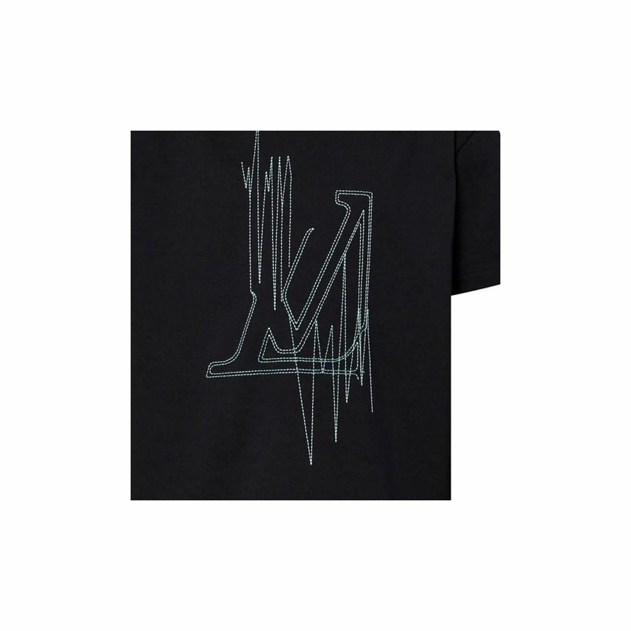 Kaos oblong lengan pendek berkerah bulat dengan motif grafis LOUIS VUITTON, unisex, warna hitam.